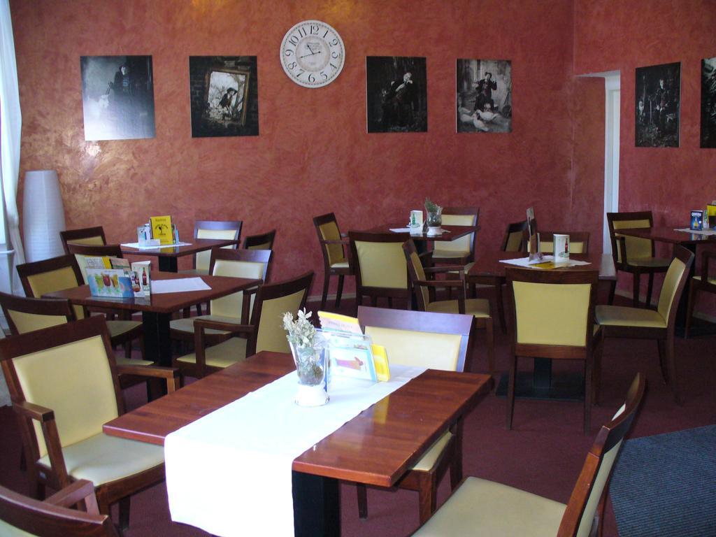 Hotel Slavia Табор Екстериор снимка