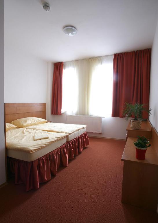 Hotel Slavia Табор Стая снимка